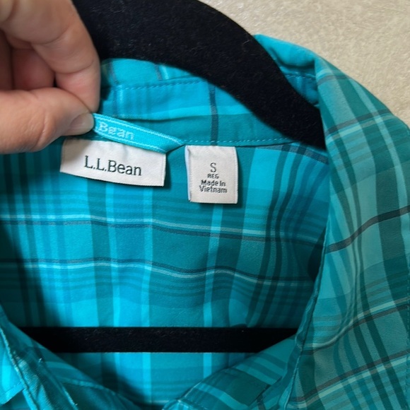 L.L. Bean Blue Casual Button Down Shirt sz small - Picture 2 of 6